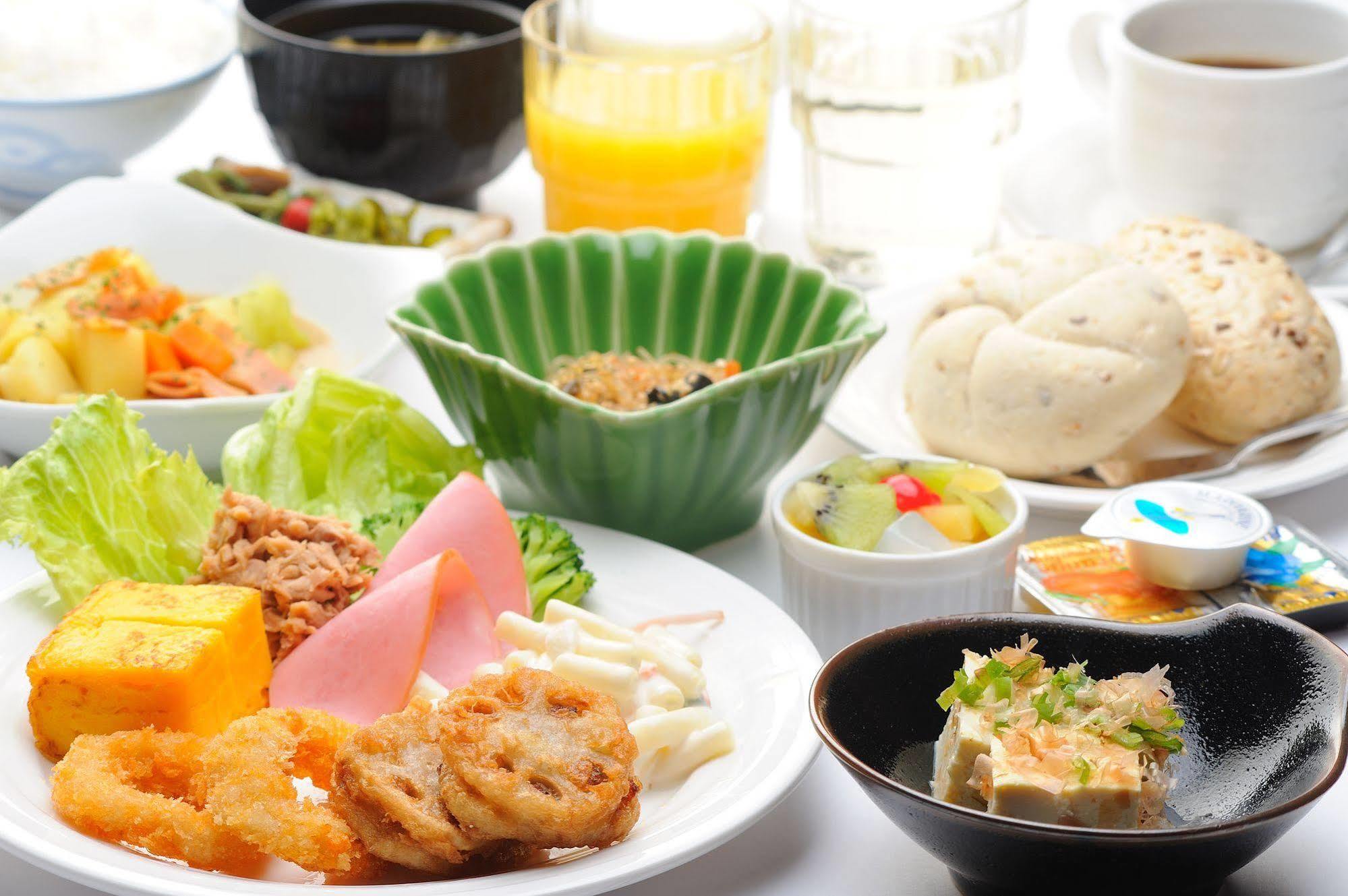 Hotel Route-Inn Toyama Ekimae מראה חיצוני תמונה